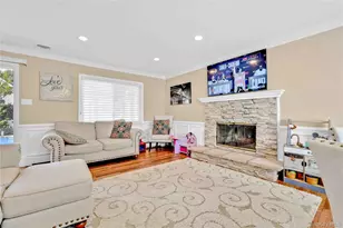 2 Amherst Ln, Smithtown, NY 11787 - Photo 9