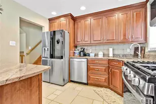 2 Amherst Ln, Smithtown, NY 11787 - Photo 11