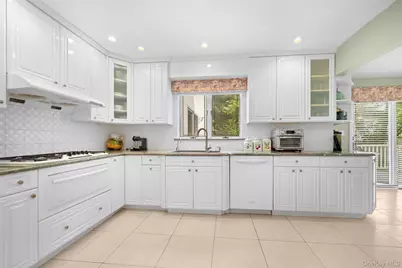 23 Parkside Drive, Great Neck, NY 11021 - Photo 19