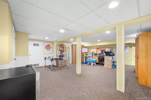 23 Parkside Dr, Great Neck, NY 11021 - Photo 43