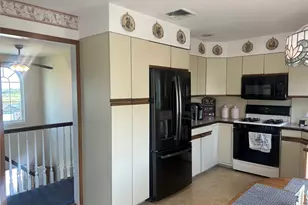 311 Riviera Pkwy, Lindenhurst, NY 11757 - Photo 21