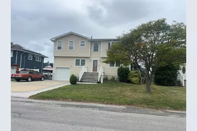 311 Riviera Parkway, Lindenhurst, NY 11757 - Photo 3