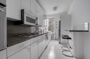 68-10 108th St, Forest Hills, NY 11375 - Photo 9