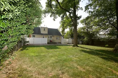 642 Dorothea Lane, Elmont, NY 11003 - Photo 17