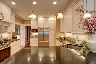 169 Hempstead Avenue, Rockville Centre, NY 11570 - Photo 13