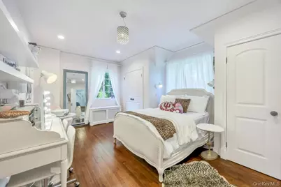 65 Clover Drive, Great Neck, NY 11021 - Photo 23