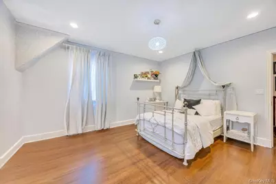 65 Clover Drive, Great Neck, NY 11021 - Photo 25