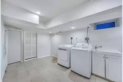 65 Clover Drive, Great Neck, NY 11021 - Photo 31