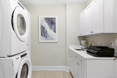 6000 Royal Court #6012, North Hills, NY 11040 - Photo 5