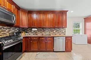 226 Franklin St, Elmont, NY 11003 - Photo 11