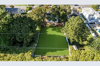 86 Moffitt Boulevard, Islip, NY 11751 - Photo 3