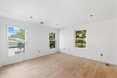 86 Moffitt Boulevard, Islip, NY 11751 - Photo 17