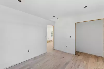 86 Moffitt Boulevard, Islip, NY 11751 - Photo 11