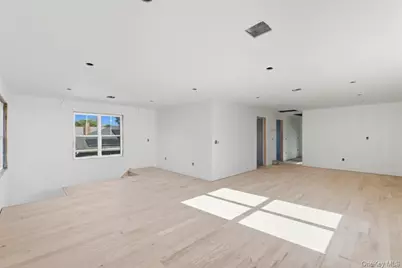 86 Moffitt Boulevard, Islip, NY 11751 - Photo 19