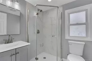 15 Cornwall Ln, Hicksville, NY 11801 - Photo 19