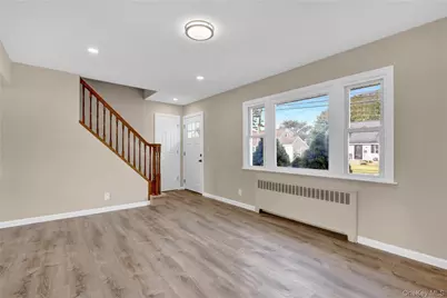 15 Cornwall Lane, Hicksville, NY 11801 - Photo 5