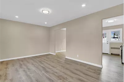 15 Cornwall Lane, Hicksville, NY 11801 - Photo 3