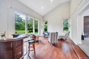 25 Wildwood Dr, Syosset, NY 11791 - Photo 11