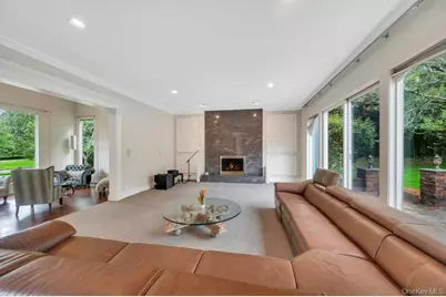 25 Wildwood Drive, Syosset, NY 11791 - Photo 9