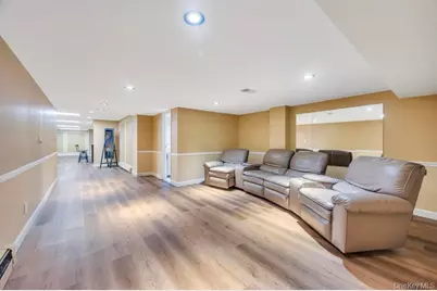 25 Wildwood Drive, Syosset, NY 11791 - Photo 37