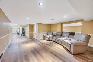 25 Wildwood Dr, Syosset, NY 11791 - Photo 37