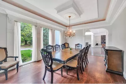 25 Wildwood Drive, Syosset, NY 11791 - Photo 7