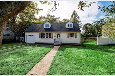 40 Center Street, Ronkonkoma, NY 11779 - Photo 1