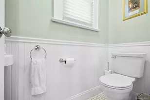 57 Hollywood Ct, Rockville Centre, NY 11570 - Photo 11