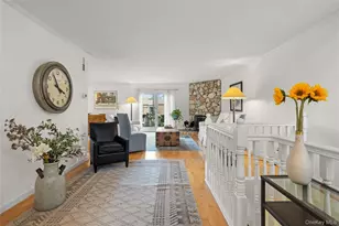 38 Windsor Gate Dr, North Hills, NY 11040 - Photo 3