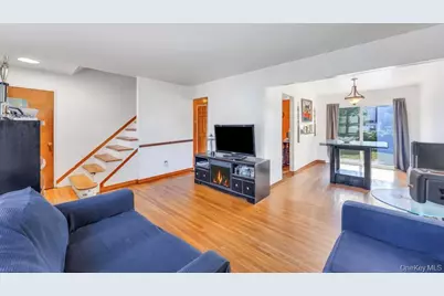 529 Clinton Avenue, Rockville Centre, NY 11570 - Photo 9