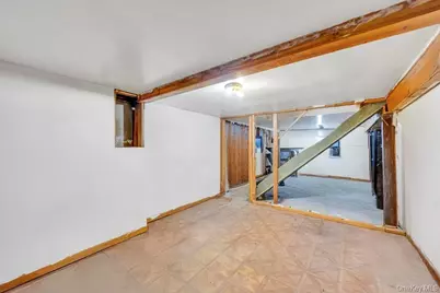 529 Clinton Avenue, Rockville Centre, NY 11570 - Photo 29