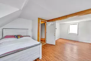529 Clinton Ave, Rockville Centre, NY 11570 - Photo 25