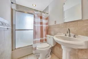 529 Clinton Ave, Rockville Centre, NY 11570 - Photo 19