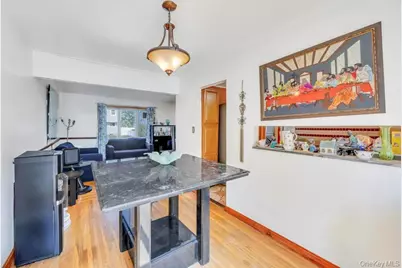 529 Clinton Avenue, Rockville Centre, NY 11570 - Photo 11