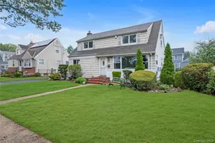 25 Campbell St, New Hyde Park, NY 11040 - Photo 21