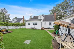 25 Campbell St, New Hyde Park, NY 11040 - Photo 19