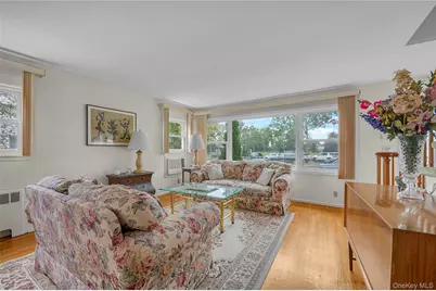 25 Campbell Street, New Hyde Park, NY 11040 - Photo 3