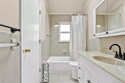 402 Clinton Avenue, Rockville Centre, NY 11570 - Photo 9