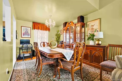 402 Clinton Avenue, Rockville Centre, NY 11570 - Photo 5