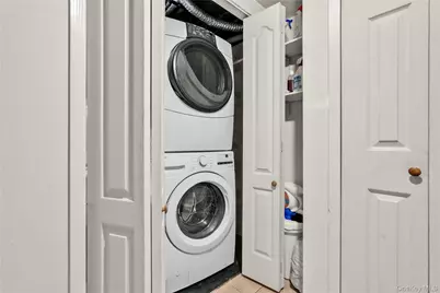 402 Clinton Avenue, Rockville Centre, NY 11570 - Photo 17