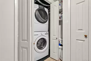 402 Clinton Ave, Rockville Centre, NY 11570 - Photo 17