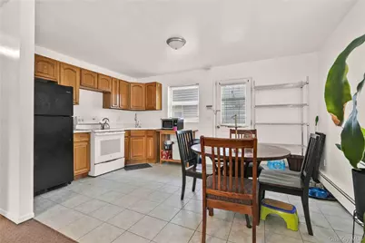 402 Clinton Avenue, Rockville Centre, NY 11570 - Photo 19