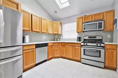 402 Clinton Avenue, Rockville Centre, NY 11570 - Photo 7