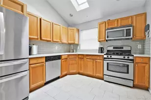 402 Clinton Ave, Rockville Centre, NY 11570 - Photo 7