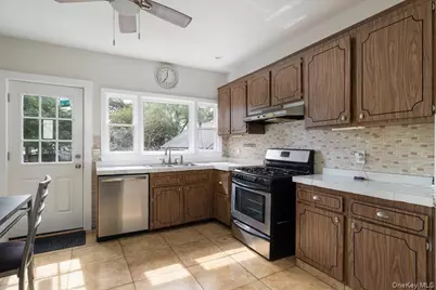 246 Locust Avenue, Babylon, NY 11702 - Photo 11