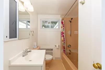 90 Reade Avenue, Lindenhurst, NY 11757 - Photo 5