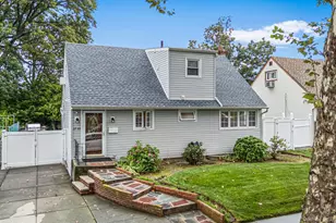 27-22 Bayside Ln, Flushing, NY 11358 - Photo 3