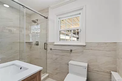 99 Warner Avenue, Roslyn Heights, NY 11577 - Photo 17