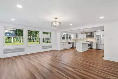 99 Warner Avenue, Roslyn Heights, NY 11577 - Photo 7