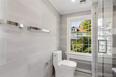 99 Warner Avenue, Roslyn Heights, NY 11577 - Photo 21